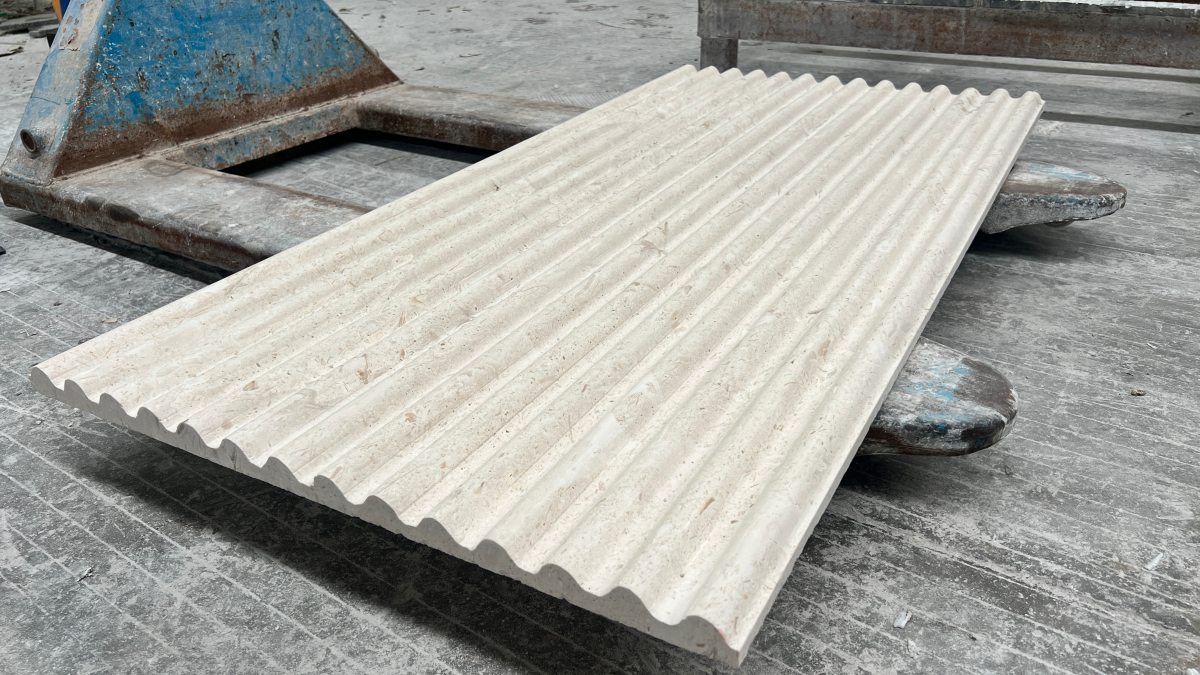 Moonlight Beige Limestone profile edge reviewed for fossils, pores and visible-face continuity