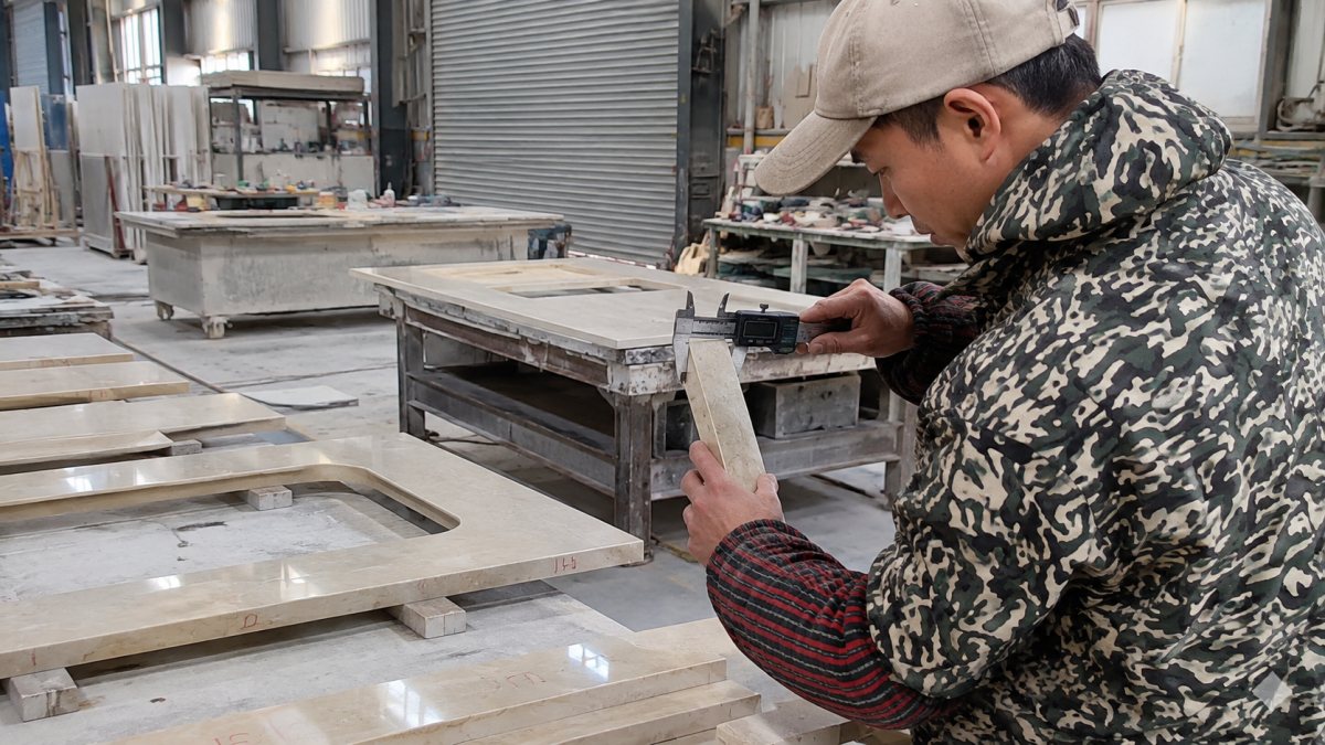 Stone quality control checking thickness edges surface and fabrication before hotel project packing